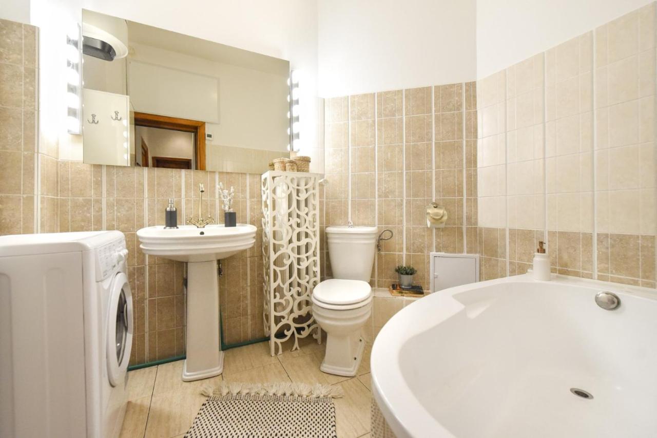 Апартаменти Love.Travel.Explore ♥️Apt W/ Balcony In Old Town Бухарест Екстер'єр фото
